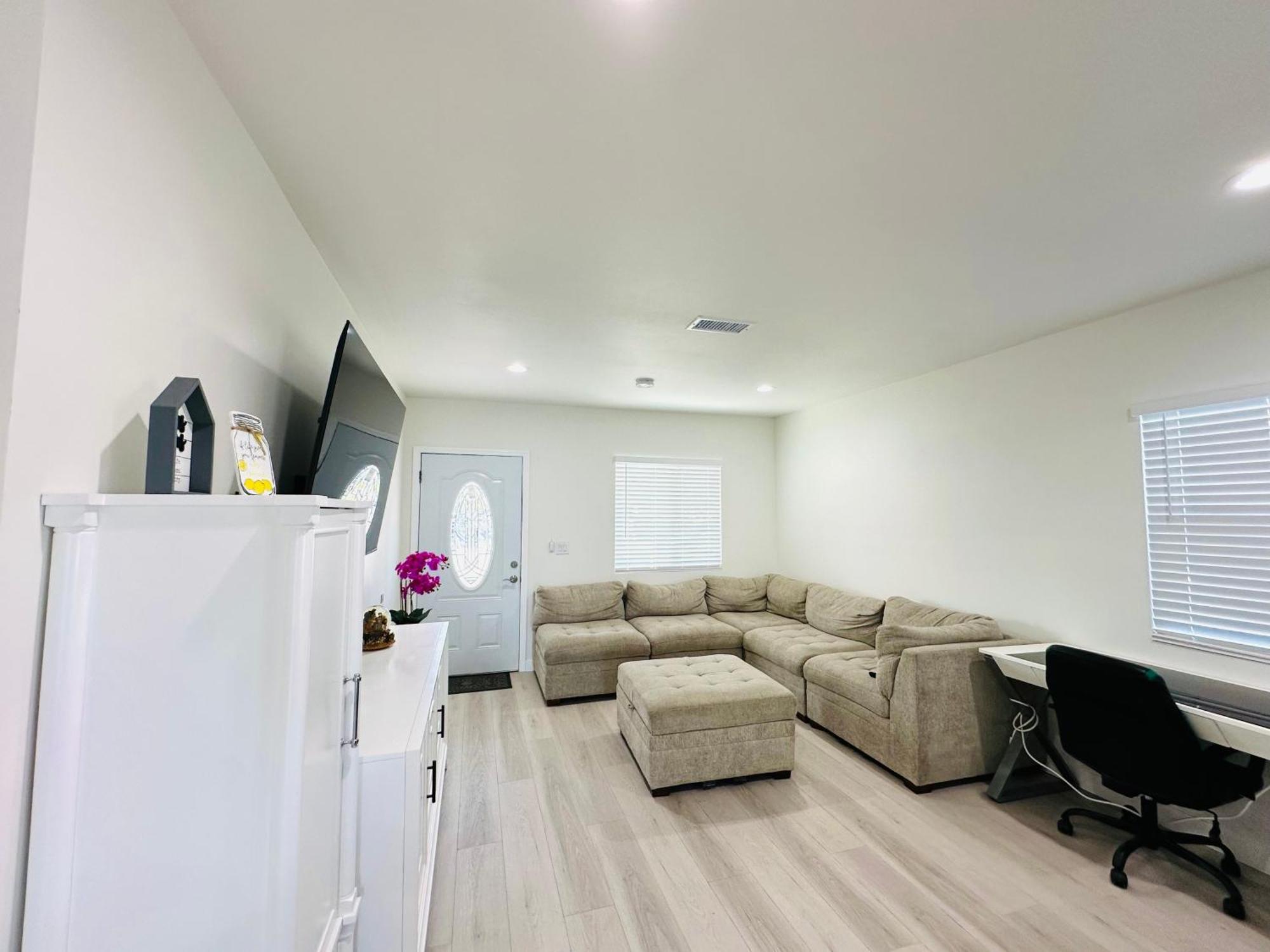 New Spacious House In Anaheim Near Disneyland-Knott In Without Backyard In The Same Lot Of 3 Separate Properties Zewnętrze zdjęcie