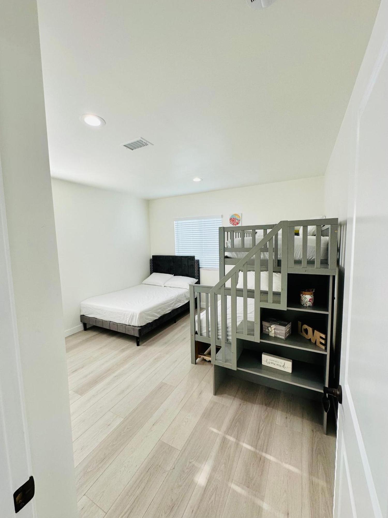 New Spacious House In Anaheim Near Disneyland-Knott In Without Backyard In The Same Lot Of 3 Separate Properties Zewnętrze zdjęcie