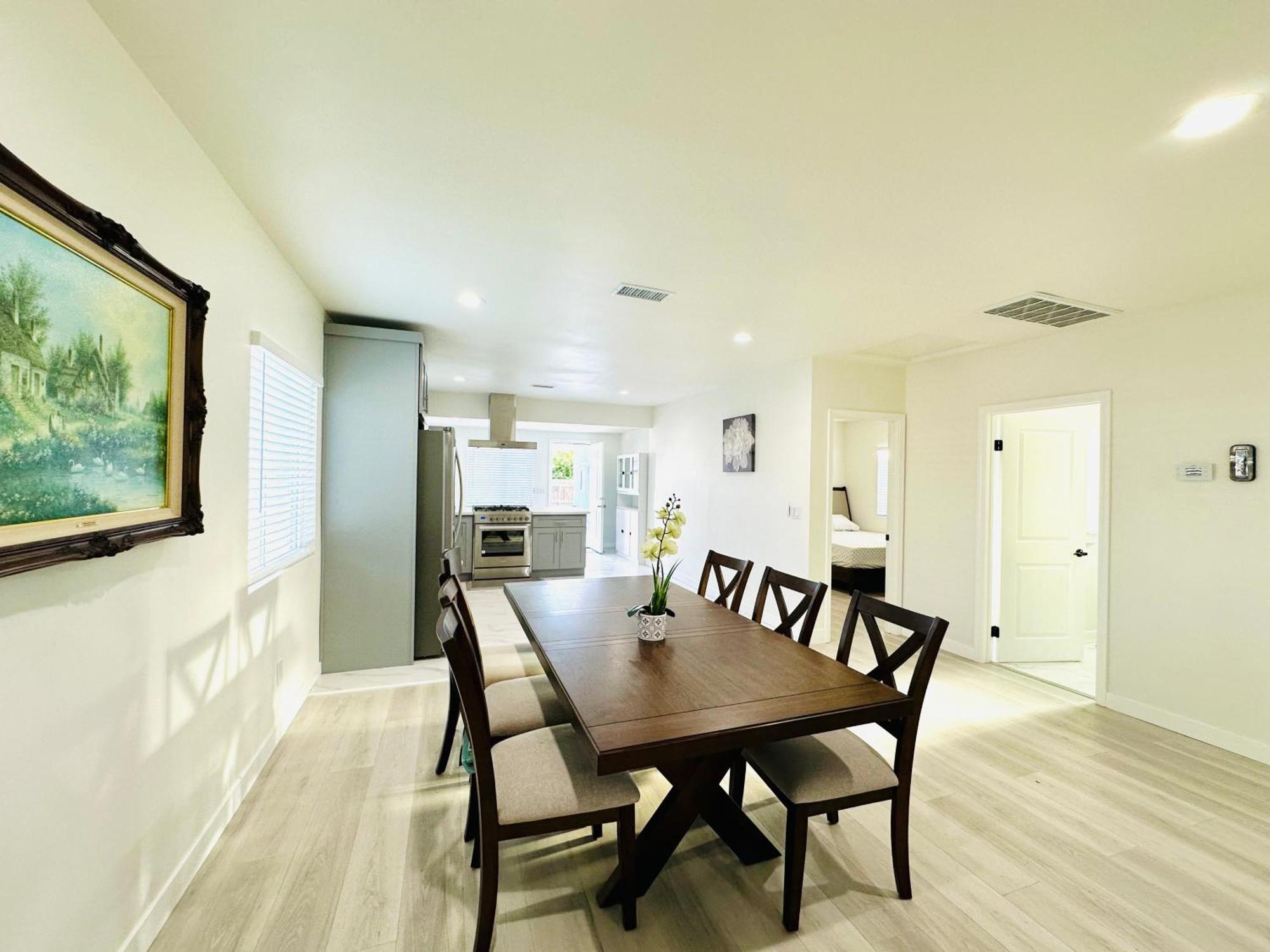 New Spacious House In Anaheim Near Disneyland-Knott In Without Backyard In The Same Lot Of 3 Separate Properties Zewnętrze zdjęcie