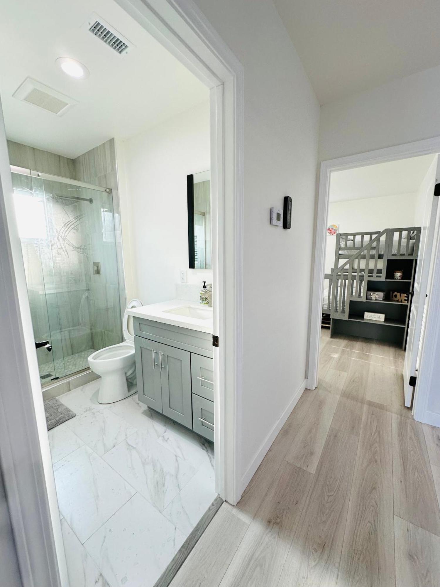 New Spacious House In Anaheim Near Disneyland-Knott In Without Backyard In The Same Lot Of 3 Separate Properties Zewnętrze zdjęcie