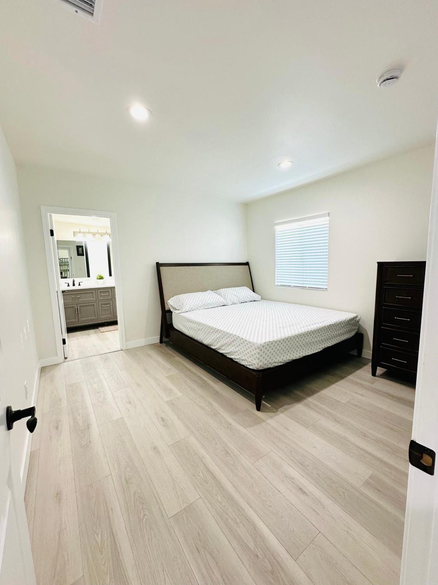 New Spacious House In Anaheim Near Disneyland-Knott In Without Backyard In The Same Lot Of 3 Separate Properties Zewnętrze zdjęcie