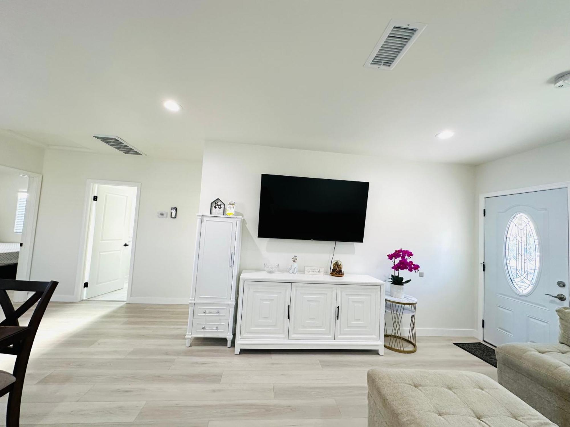 New Spacious House In Anaheim Near Disneyland-Knott In Without Backyard In The Same Lot Of 3 Separate Properties Zewnętrze zdjęcie