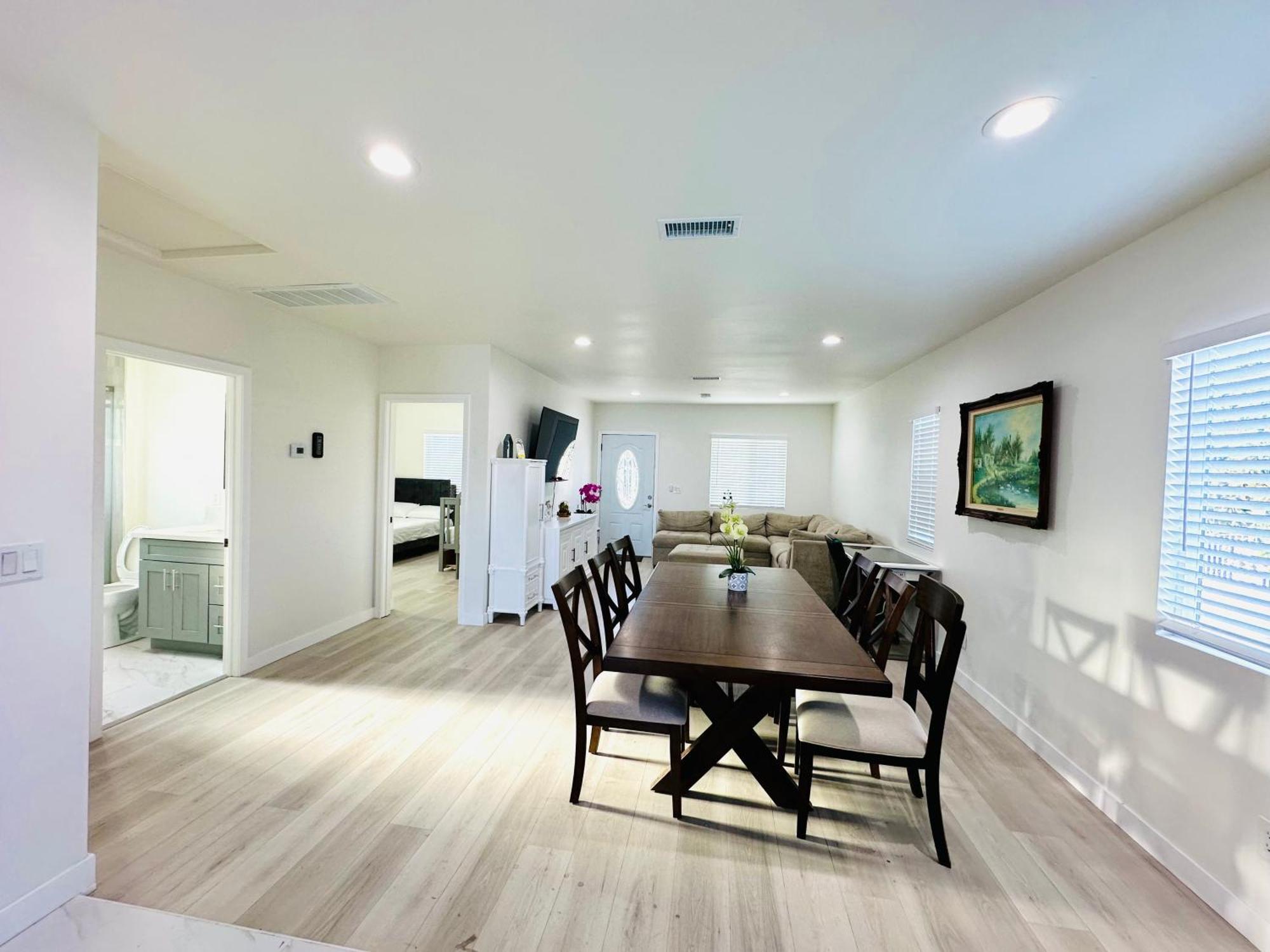 New Spacious House In Anaheim Near Disneyland-Knott In Without Backyard In The Same Lot Of 3 Separate Properties Zewnętrze zdjęcie