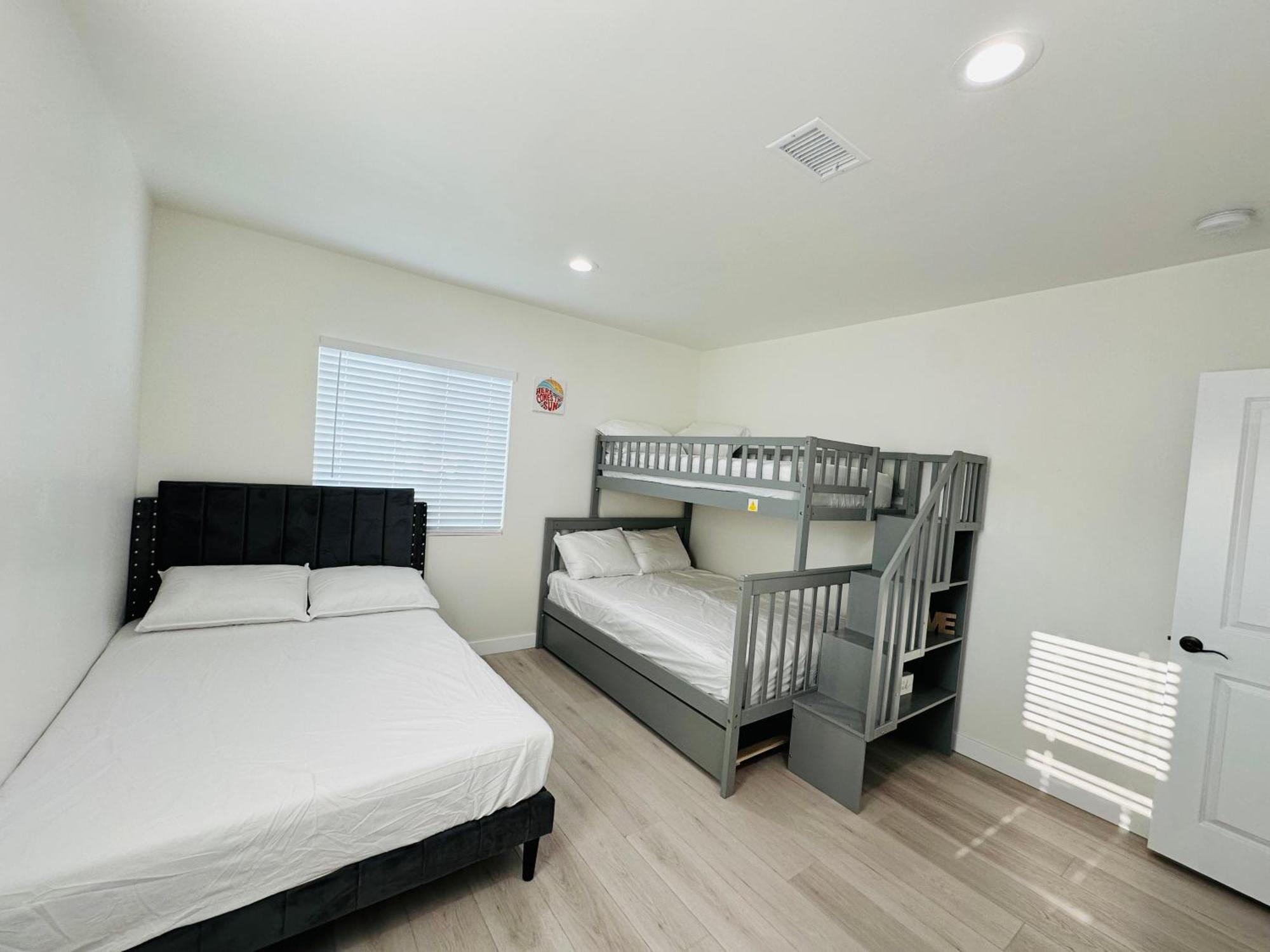 New Spacious House In Anaheim Near Disneyland-Knott In Without Backyard In The Same Lot Of 3 Separate Properties Zewnętrze zdjęcie