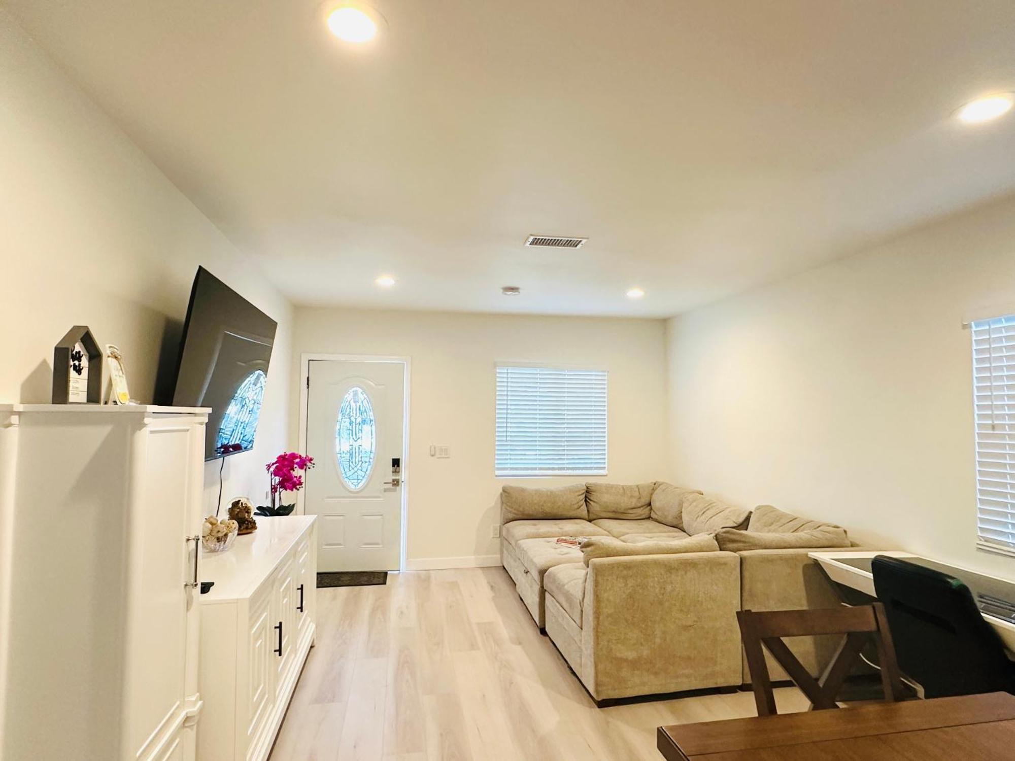 New Spacious House In Anaheim Near Disneyland-Knott In Without Backyard In The Same Lot Of 3 Separate Properties Zewnętrze zdjęcie