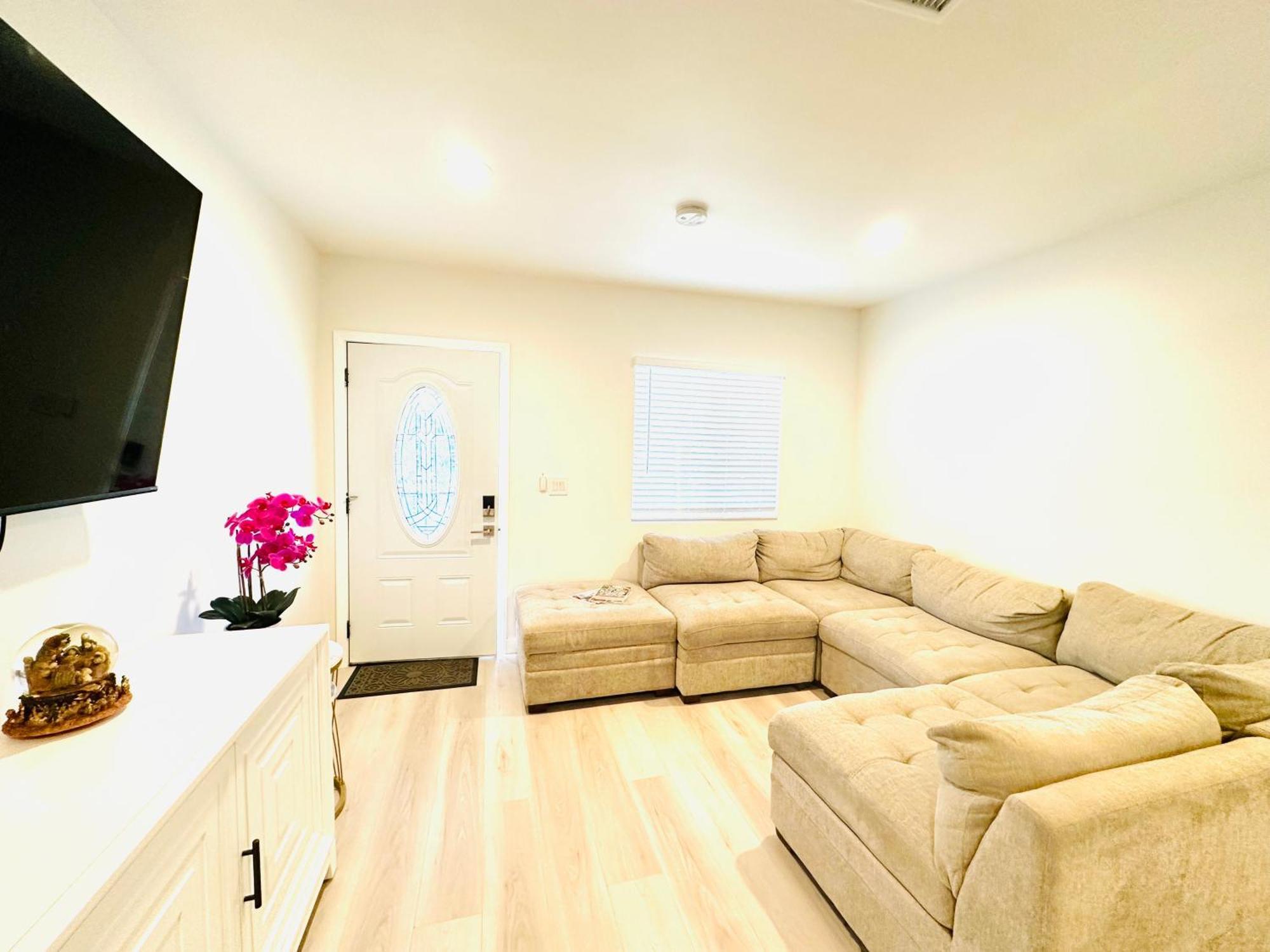 New Spacious House In Anaheim Near Disneyland-Knott In Without Backyard In The Same Lot Of 3 Separate Properties Zewnętrze zdjęcie