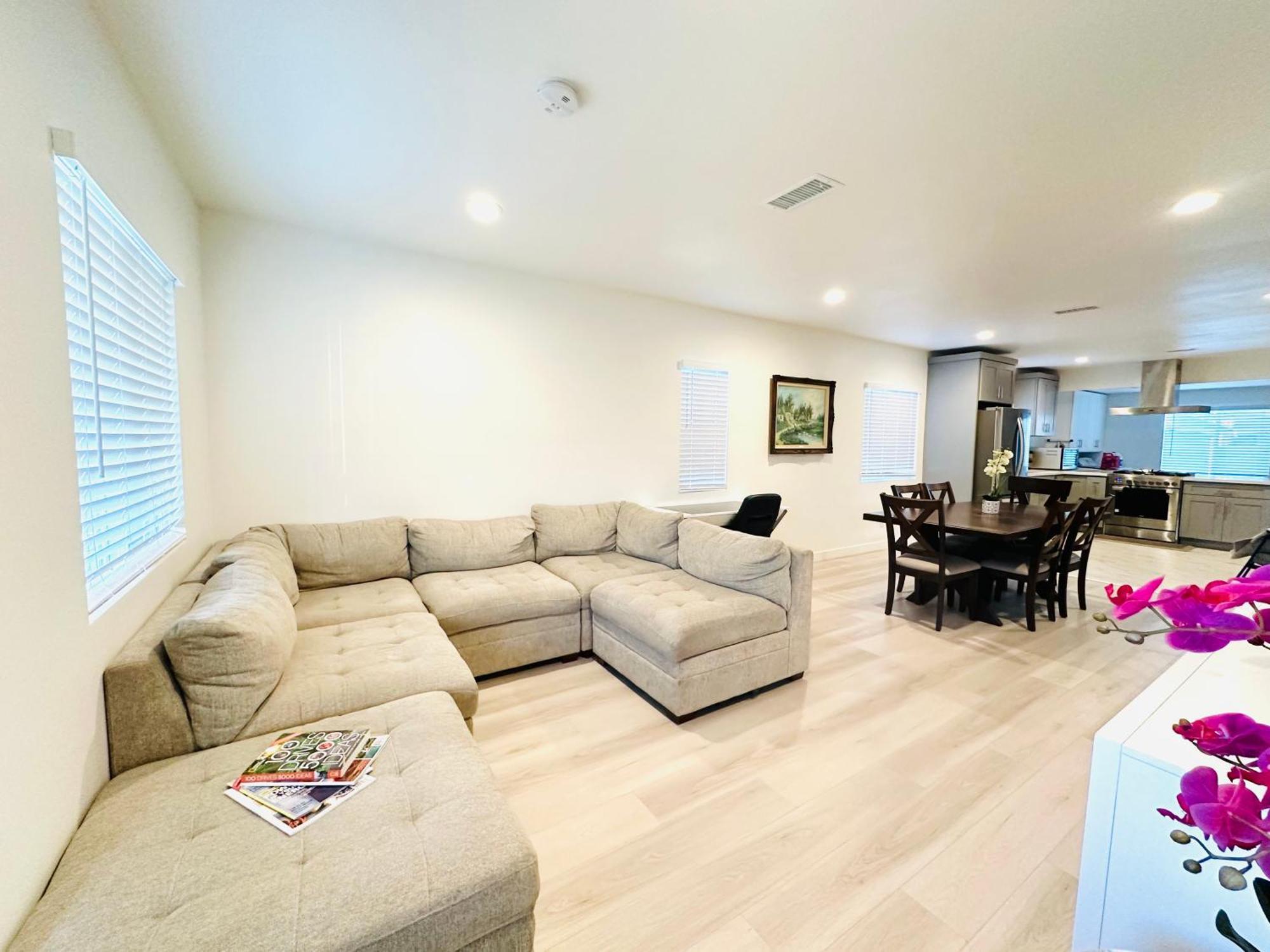 New Spacious House In Anaheim Near Disneyland-Knott In Without Backyard In The Same Lot Of 3 Separate Properties Zewnętrze zdjęcie