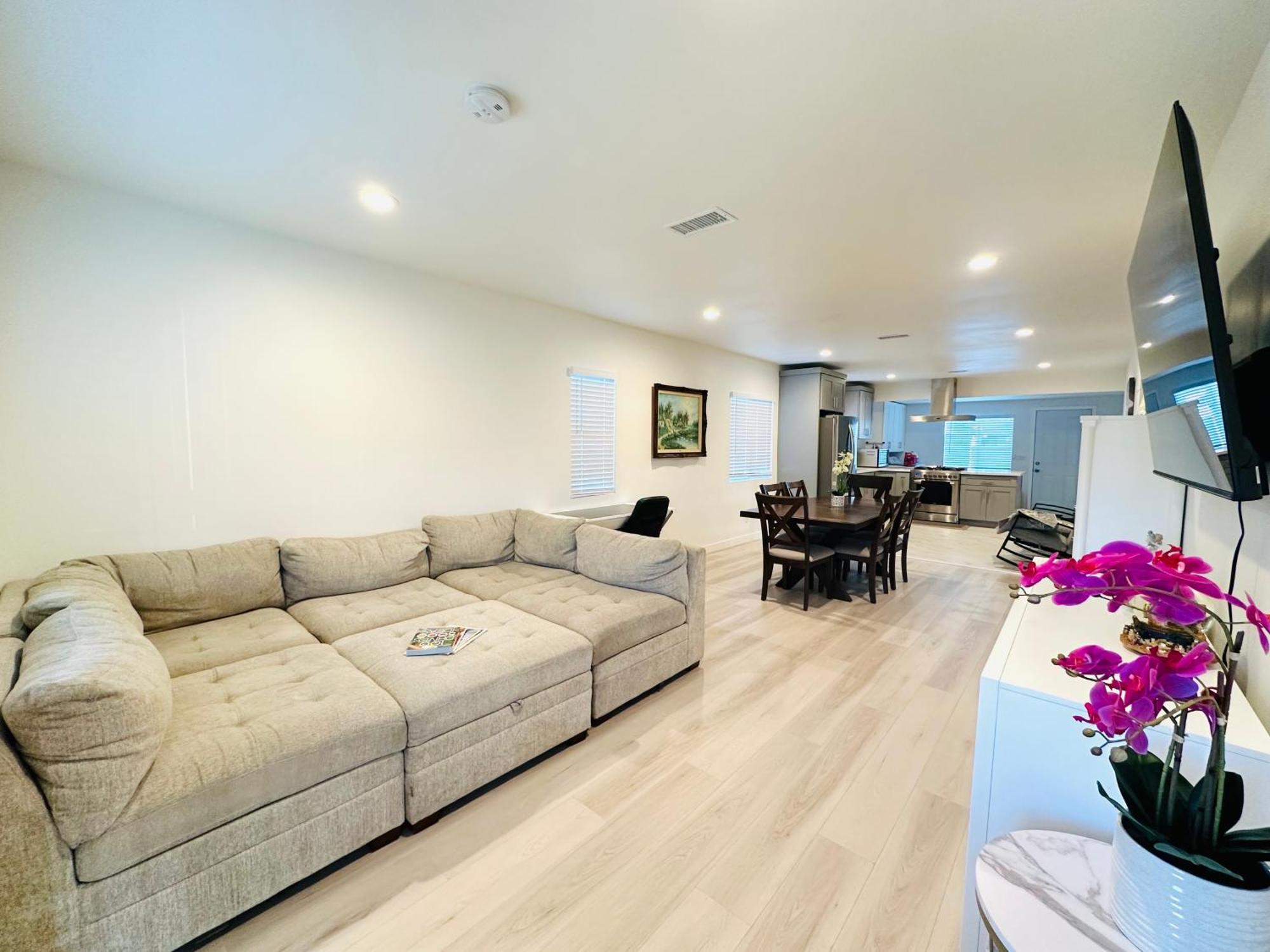 New Spacious House In Anaheim Near Disneyland-Knott In Without Backyard In The Same Lot Of 3 Separate Properties Zewnętrze zdjęcie